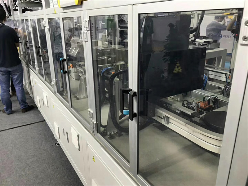 鋁型材專業(yè)機器人工作站弧光屏防護罩